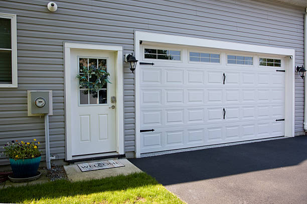 24/7 Emergency Garage Door Panel Replacement experts in Hondo, TX